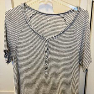 Raglan Sleeve Gray Strip Snap Henley